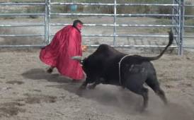 Momento en que el youtuber recibe el impacto que lo dejó en el hospital.