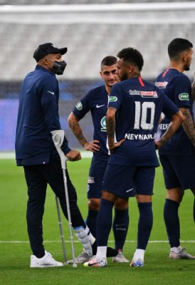 Fotos: Mbappé, entre lágrimas y en muletas, la tremenda pelea por su lesión y el festejo del PSG