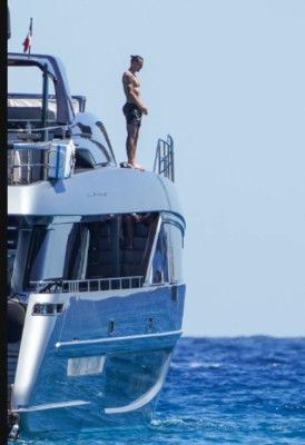 ¿Quién es la rubia? Las vacaciones de Zlatan Ibrahimovic: Yate de lujo y entrenamiento insólito