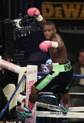 Nocaut del hondureño Eddie Gómez al mexicano Saúl Benítez