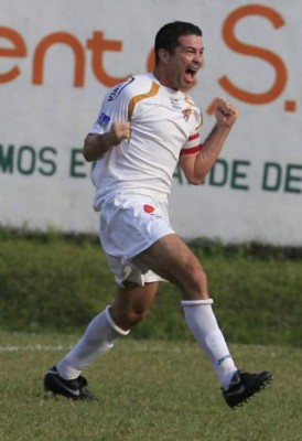 Top: ¡Calidad y definición! Los mejores lanzadores de tiros libres en el fútbol hondureño