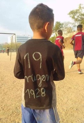 ¡Messi, Cristiano y Rougier! Los futbolistas que no dudaron en cumplir el sueño de un niño