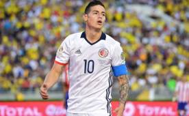 La lesión en el hombro tiene preocupado a James Rodríguez. Foto AFP.