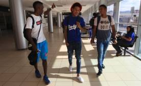 Anthony Lozano, Henry Figueroa y Rubilio Castillo fueron rivales el domingo, este lunes viajaron juntos a San Pedro Sula para unirse a la Selección. Foto Juan Salgado