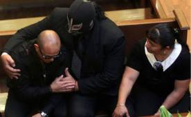 Rey Misterio está siendo apoyado por sus amigos tras la muerte de forma accidental de Perro Aguayo.