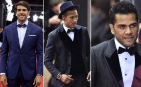 Los mejores futbolistas del mundo junto a sus parejas desfilaron.