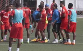 Los jugadores de Olimpia se divirtieron en el entrenamiento previo al juego ante Motagua. (Fotos: Ronal Aceituno)
