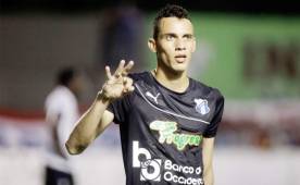 Tejeda vuelve al gol y le marcó tres al Olimpia. Los festejó a lo grande.