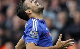 Diego Costa se lamenta después de la dura derrota. Foto AFP
