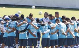 La selección de Hondura ora antes del último entrenamiento para el duelo contra Belice.