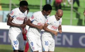 Momento en que Omar Guerra y Choco Lozano pone en práctica el baile de la Tusa, los acompaña Johnny Palacios.