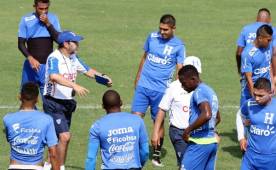 Jorge Claros se muestra recuperado de su golpe en la pierna derecha.