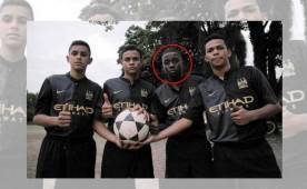 Carlos Mejía, tercero de izquierda a derecha, sigue luchando para poder convencer a los entrenadores de las filiales del Manchester City.