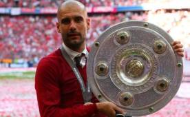 Pep Guardiola todavía tiene pendiente con Bayern Munich la final de Copa Alemana ante Dortmund y buscará despedirse con su título 21. Foto AFP