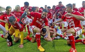 Benfica celebrando otro título más en su historia. Es el más ganador en Portugal.