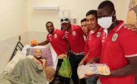 Los jugadores del Marathón llevaron sonrisas a los niños con cáncer del hospital Mario Catarino Rivas. Fotos Delmer Martínez
