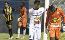 El meta del Victoria fue sustituido en la segunda parte debido a sus errores.