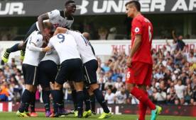 La alegría de los jugadores del Tottenham tras empatarle al Liverpool. Fotos AFP.