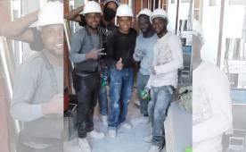 'Chicharito' nos compartió una foto junto a sus compañeros de trabajo.