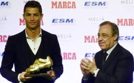 El portugués Cristiano Ronaldo recibió el premio junto a Florentino Pérez. Foto AFP