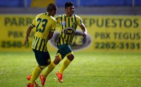 Iván 'Chino' López marcó el primer tanto del Parrillas One en el triunfo 2-0 ante Platense en el Morazán. Foto Melvin Cubas.