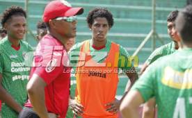 Carlos Pavón Jr. busca una oportunidad en el equipo que dirige su padre.