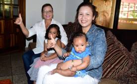 Kathleen Almendárez junto a su hija Ava Paulette, su madre Jannett y su hermanita Camila Victoria. Fotos: Samuel Zelaya