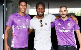 Didier Drogba junto a los franceses Varane y Benzema. Foto Real Madrid