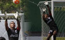 Donis Escober fue la gran figura del Olimpia. Solo de penal pudieron marcarle.