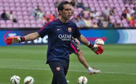 Claudio Bravo regresa a la titularidad con el Barcelona tras recuperarse de su lesión.