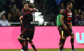 El delantero mexicano sigue haciendo goles con el club alemán esta temporada.