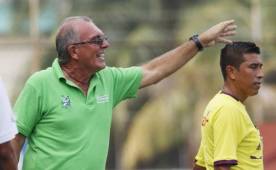 El estratega del Platense criticó fuertemente al central del duelo Platense-Real Sociedad.