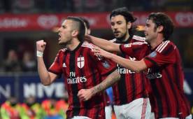 Las anotaciones del Milan fueron obra de Ménez con un doblete y Zaccardo.