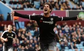 Pato se estrenó marcando de visita ante el Aston Villa.