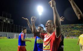 Rony Martínez y compañía terminaron festejando el pase a la final del Apertura pese a caer 1-0 ante Real Sociedad en el Morazán. Foto Melvin Cubas