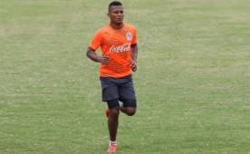 Ever Alvarado se encuentra entrenando con el Olimpia para mantener la parte física por mientras espera la visa de trabajo.