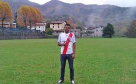 Eduardo Franceschina posando en la sede el equipo River Pieve.