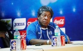 Ramón Maradiaga tiene amistosos con El Salvador frente a Perú y Armenia.