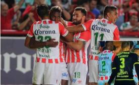 Brayan Beckeles anotó un gol este sábado, pero en el partido no la pasó tan bien en la marca.