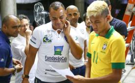 Cafú cuestionó la capitanía de Neymar en la selección de Brasil.