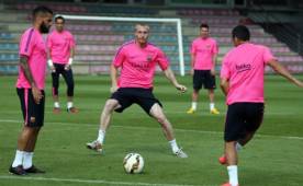 El defensa del Barcelona Jérémy Mathieu se ha reincorporado hoy al grupo.