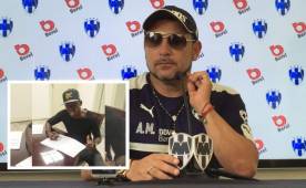 Antonio Mohamed en conferencia de prensa donde habló sobre Elis. Foto tomada de Nathalie Juárez ‏@natjuarez9.