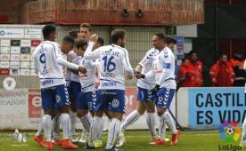 Choco Lozano celebra con sus compañeros uno de los goles con los que el Tenerife se llevó la victoria 2-1 ante Mirandés. FOTO: La Liga