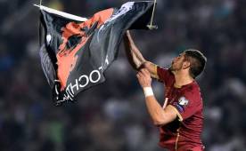 Momento en que Stefan Mitrovic bajaba del drón la bandera denominada Grab Albania.