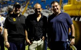 Fuad Abufele con Mario Kaffati y Mateo Yibrín tras el clásico que le ganaron al Marathón.