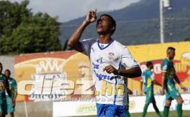 El mediocampista Víctor Moncada celebra el gol con el que Honduras Progreso está venciendo 1-0 al Juticalpa en El Progreso. Foto DIEZ Neptalí Romero