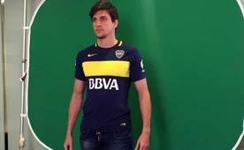 Santiago Vergini posó con la camiseta del Boca, luego se anunció que no sería fichado; al final, los xeneizes habrían decidido adquirirlo.