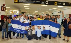 Varios aficionados hondureños ya están en México para apoyar a la selección de Honduras. (FOTOS: Ronald Aceituno / Enviado Especial / DIEZ.HN)