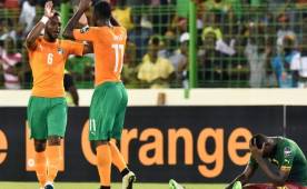 Los marfileños se hicieron con la primera posición del grupo D en Malabo con una apurada victoria ante Camerún.