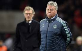Hiddink sufrió su primera derrota al frente del Chelsea tras sustituir a Mourinho.